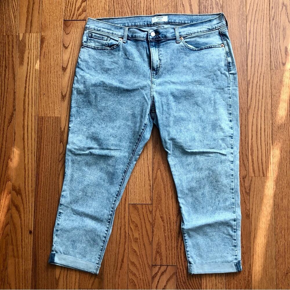 Denizen Levi's Light Mid-Rise Cropped Boyfriend Light Blue Jeans Women’s Size 33 - Picture 3 of 11